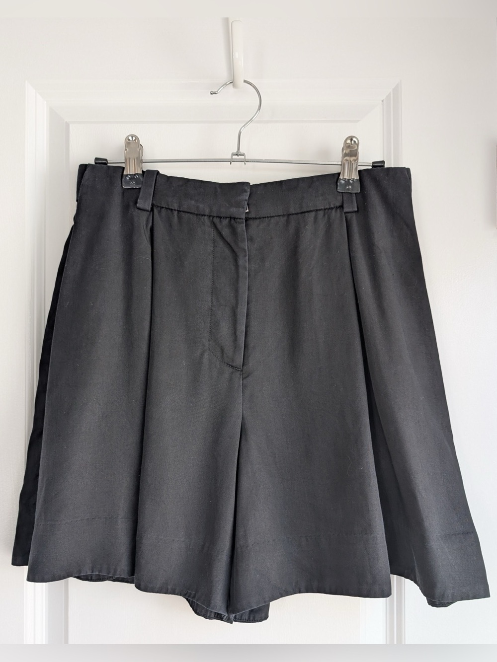 COS Black Pleated Wide-Leg Culotte Shorts Flowy Black Size 34 (US 4)